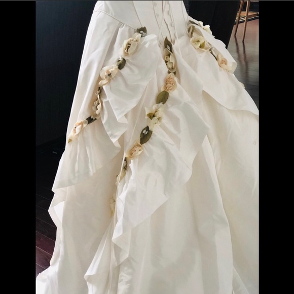 Vintage Ivory Pronovias Wedding Dress with rosette trim - Picture 5 of 12